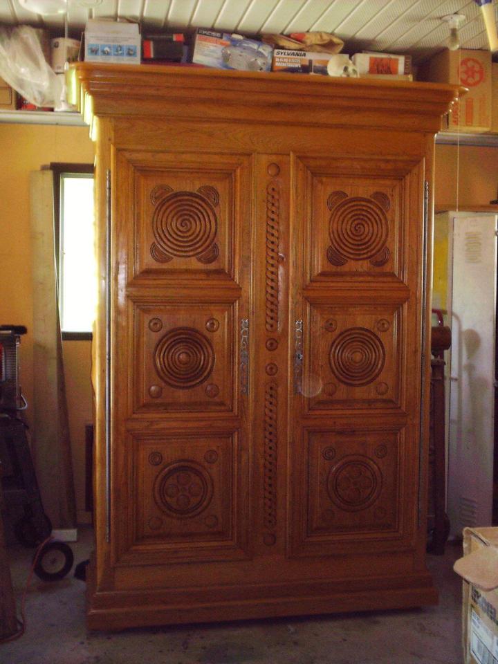 Ébéniste à l’écoute des clients, je mets un point d’honneur à respecter vos demandes, vos attentes et vos desiderata. 